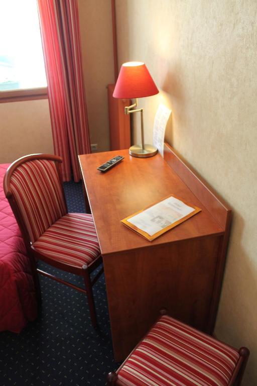 Au Feu De Bois Hotel Amou Quarto foto
