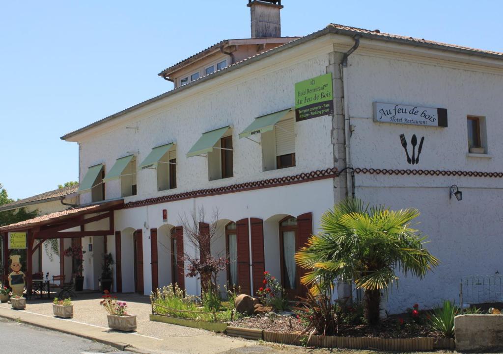 Au Feu De Bois Hotel Amou Exterior foto